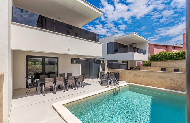 Modern holiday house JASMINKA