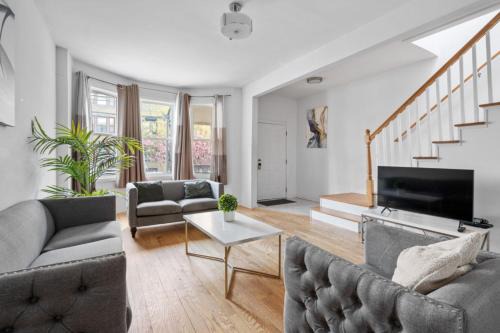 Modern Home 4BR 3BA - 20 Min to Timesquare