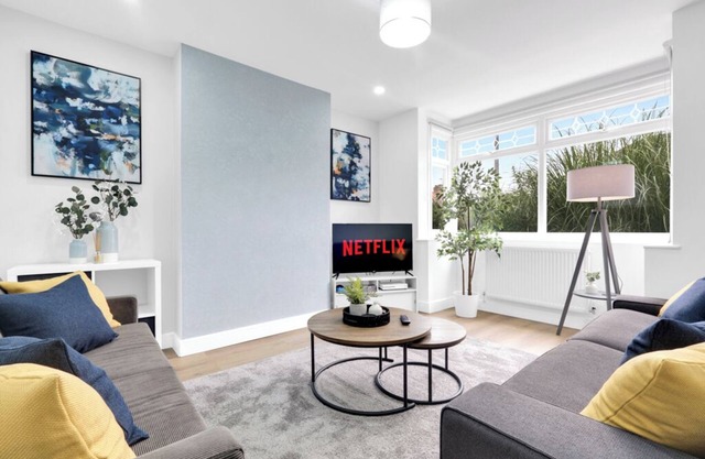 Modern House In Leicester|Private Drive|Xbox