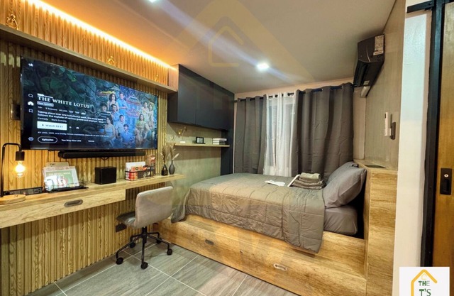 Modern Industrial Condo near Fairview/North Caloocan with WiFi, AC, Netflix