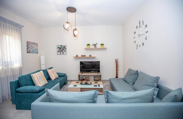 Modern Lake View Apartment