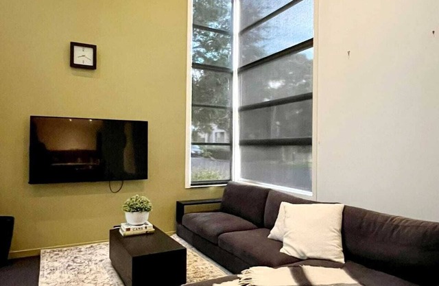 Modern Living | Near Flemington Racecourse, Highpoint Shopping Centre & CBD