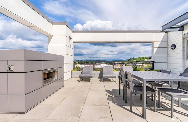 Modern Mercer Island 2bed & 2bath| Gym, Rooftop