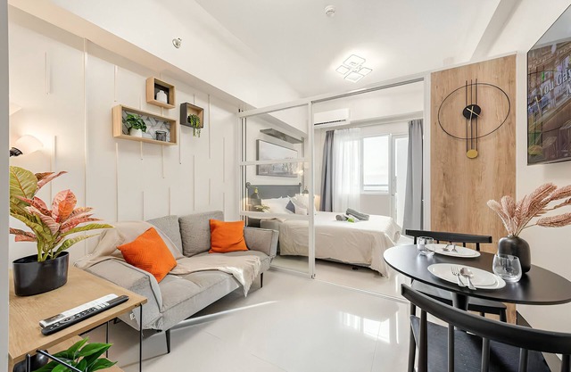 Modern Minimalist Studio w/Balcony & Sunset View