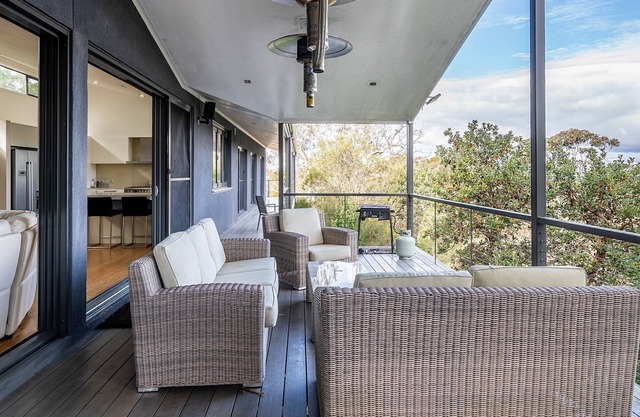 Modern Mountain Escape with Breathtaking Views