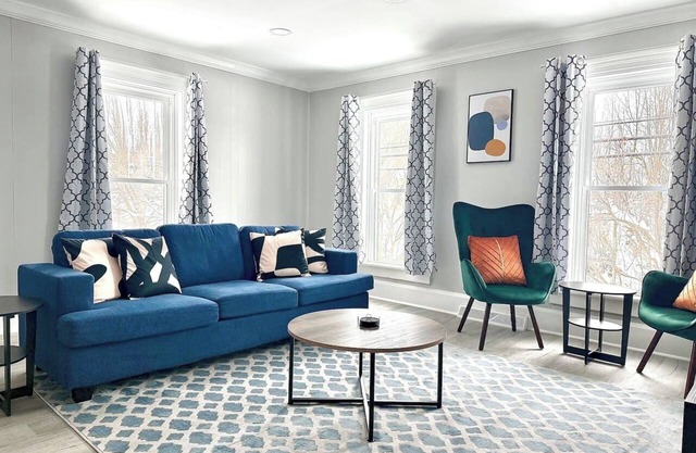Modern Oasis King Beds Walk Downtown
