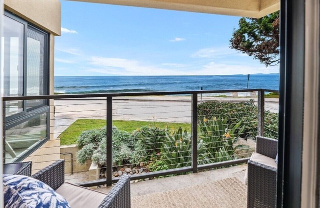 Modern Oceanfront Cove Condo Only Steps from La Jolla Beach