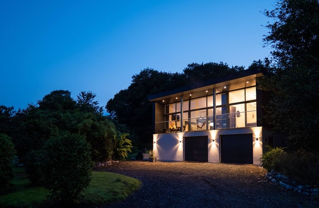Modern, open plan property outside Exeter and Dartmoor, with stunning views.