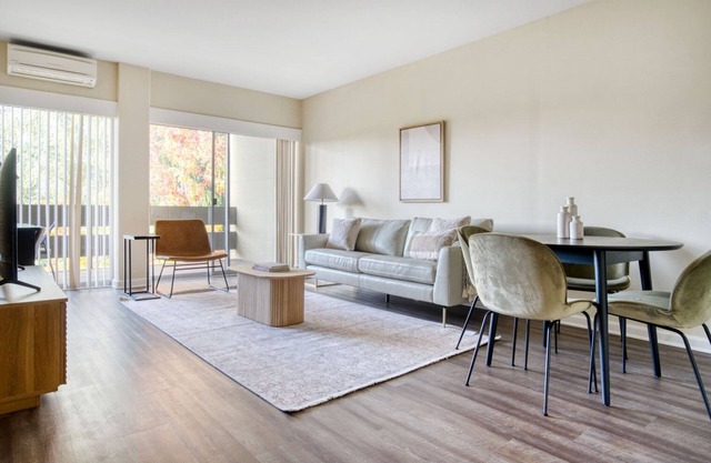 Modern Palo Alto 1BR w/Gym & Pool, 10 mins to FB & Google, by Blueground