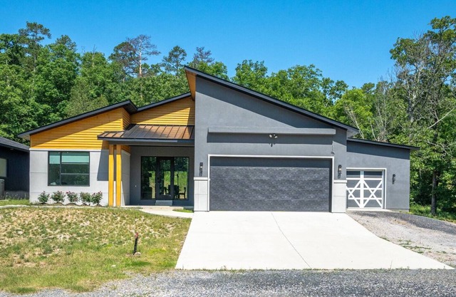 Modern Retreat | 12 min-Oaklawn | KID Friendly