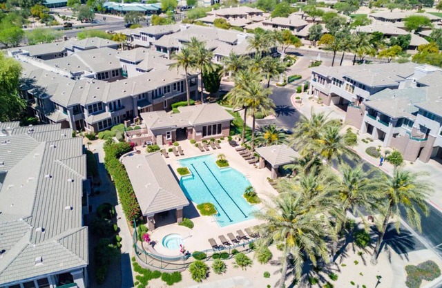 Modern Scottsdale Condo W/ Pool, Hot Tub, Kg Bed, Gym, & BBQ