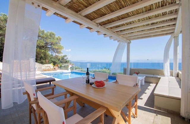 Modern Seafront Villa, A/C, Private Pool, Amazing Sea Views & Beautiful Sunrises - 60m from the Sea!