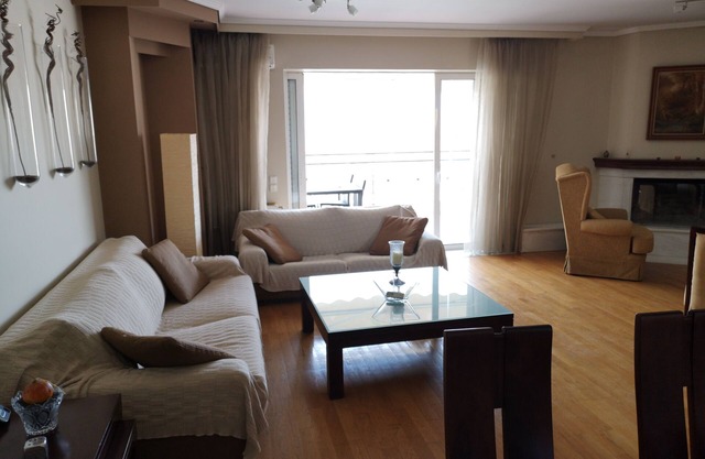 Modern-spacious apt with charming view/FreeParking