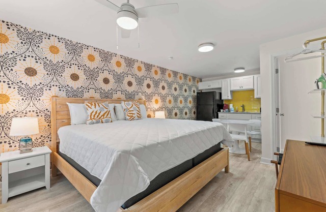 Modern Studio | Cozy & Pet-Friendly