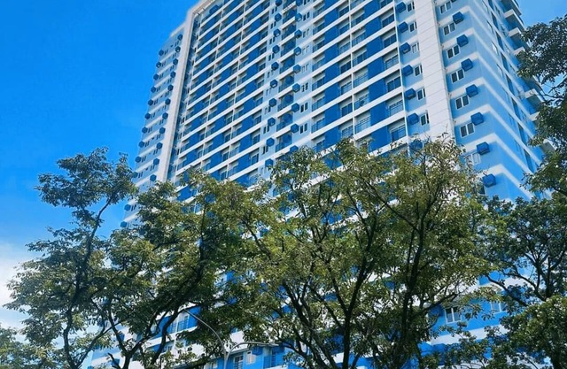 Modern Studio Condo With Balcony