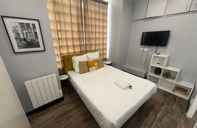 Modern Studio in Trendy Batignolles