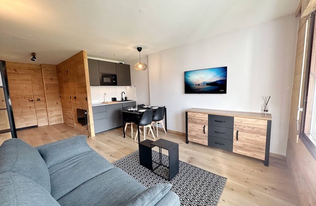 Modern studio with private parking near the center