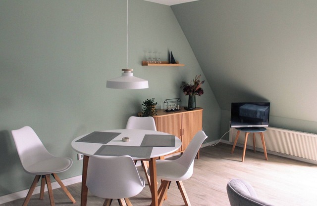 Modern three-room apartment/maissonette close to the beach