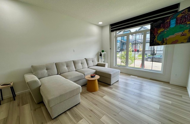Modern Tuxedo 3 bedroom, 2.5 bathroom, close to school, parks, lake and shopping