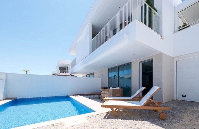 Modern villa near beach [124]
