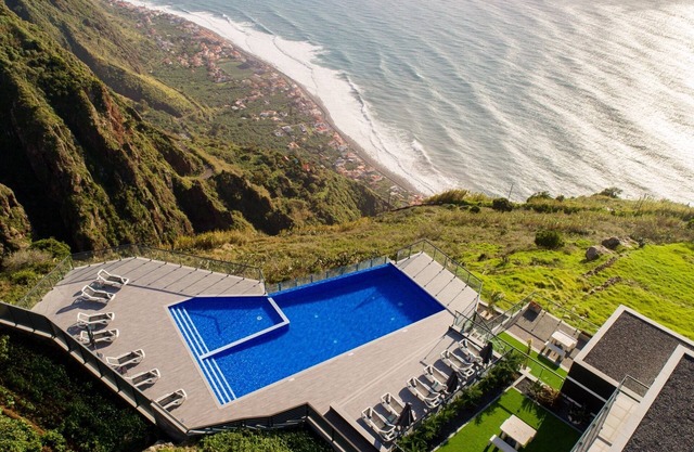 Modern villa, shared infinity pool | SunsetCliff 4