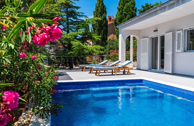 Modern villa with heated private pool, 100 m distance from the sea