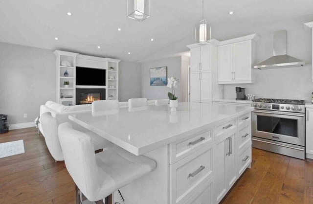 Modern Waterfront Home on Georgian Bay w/Hot Tub!