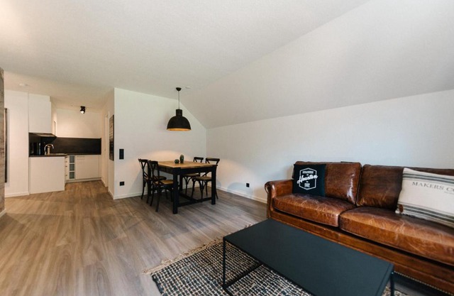 Moderne 3 Zi-FeWo "Industrial Style" 70 qm Naehe Freiburg