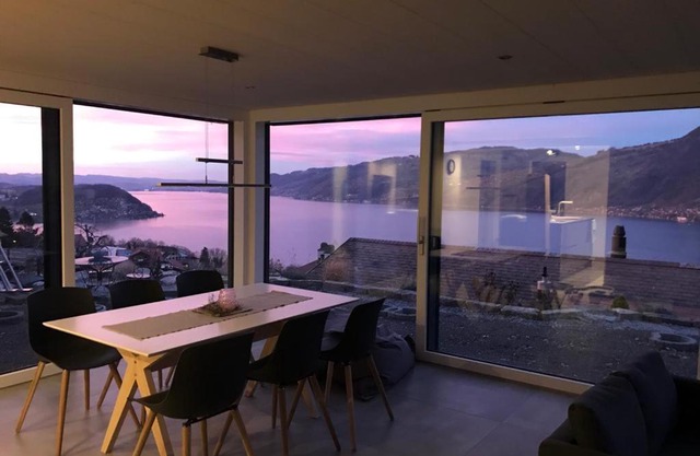 Moderne Unterkunft mit Panoramablick auf Thunersee