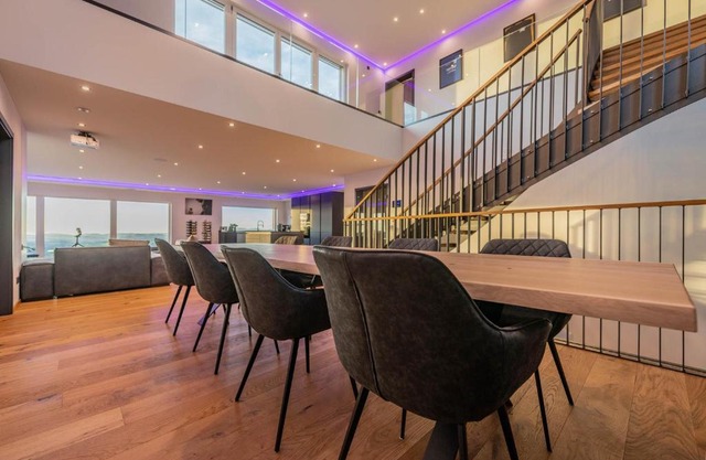 Moderne Villa mit Whirlpool und Heimkino