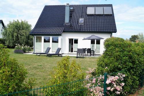 Modernes, großzügiges Ferienhaus - Naturstrand, großer Garten, Ruhe