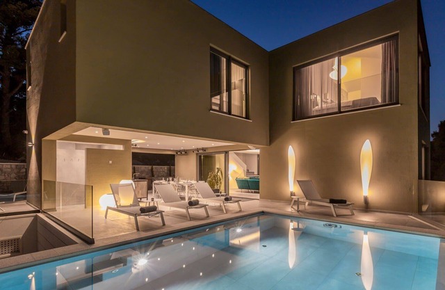 Modernly equipped villa with fitness and spa area