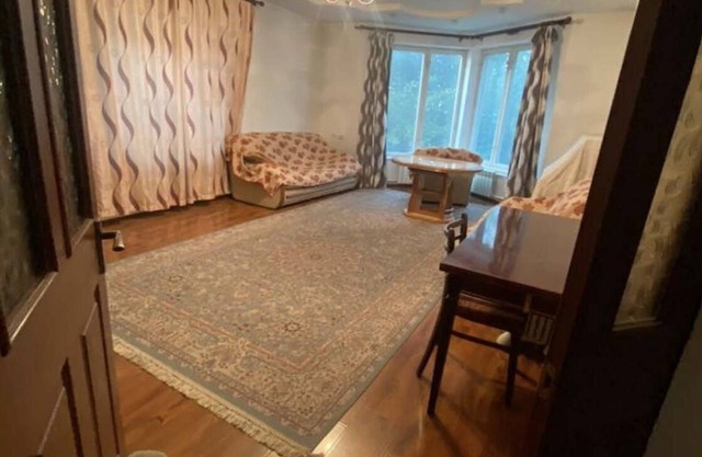 Mom's Old House. Family friendly with backyard. Safe and close to US embassy.