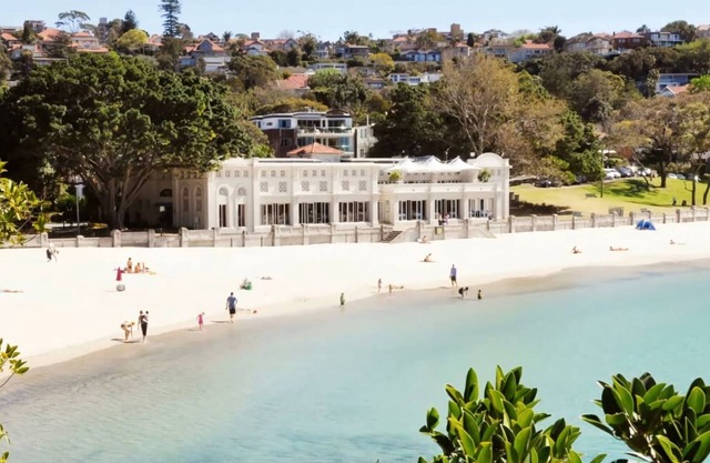 Moments to Balmoral - Art Deco Apartment Mosman