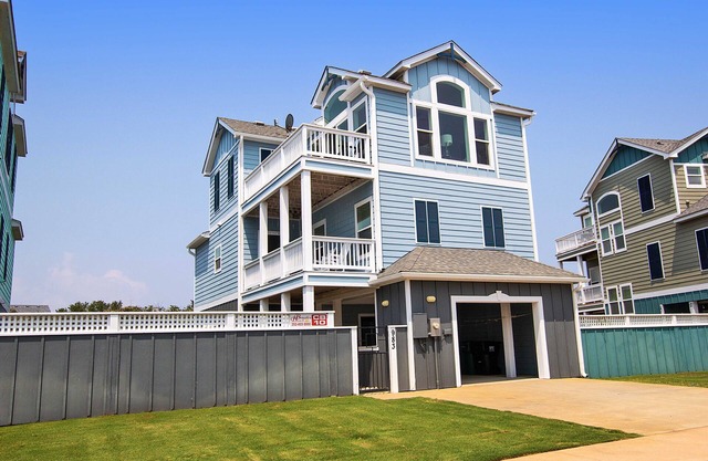 Moms Dream- Oceanside, Comm Pool, Hot Tub, Yard, CB10, Dads Mercedes
