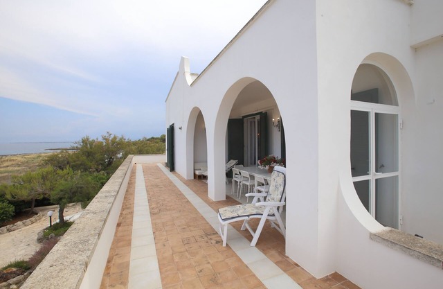 MONOPOLI- C. from SANTO STEFANO-Romantic house 50 meters from the sea
