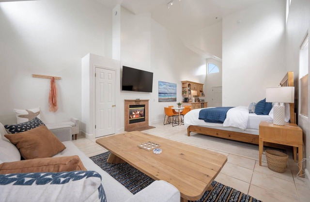 Montara Penthouse — Elevated Comfort Above Downtown Half Moon Bay
