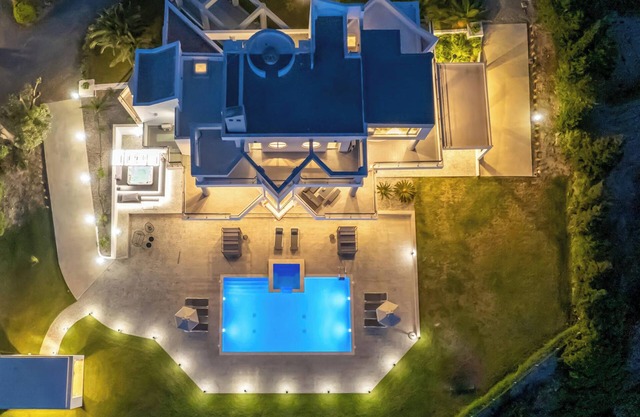 Monte Smith Grand Luxury Villa