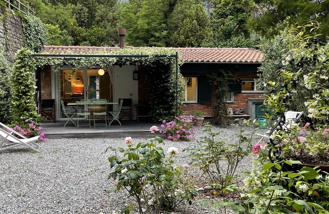 Monterosso Al Mare: Charming house with peaceful garden in private park