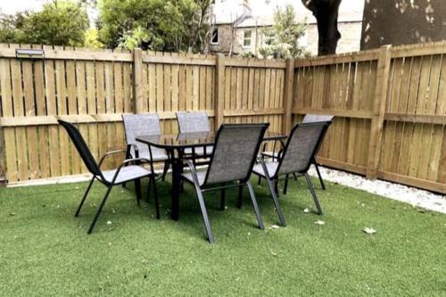 Montgomery LOVELY 3 BEDROOM APARTMENT WITH PRIVATE GARDEN IN EDINBURGH CITY CENTRE