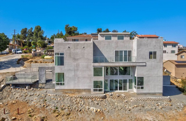MONTH TO MONTH Amazing Views NEW Luxury 5 Bed 4.5 Bath Modern Home