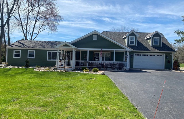 Monthly rental - Ranch style home providing a modern & comfortable living space.