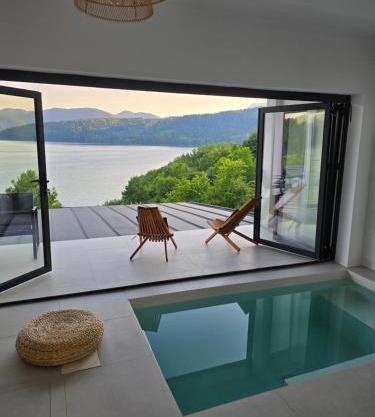 Moon Lake - Aurora Sky