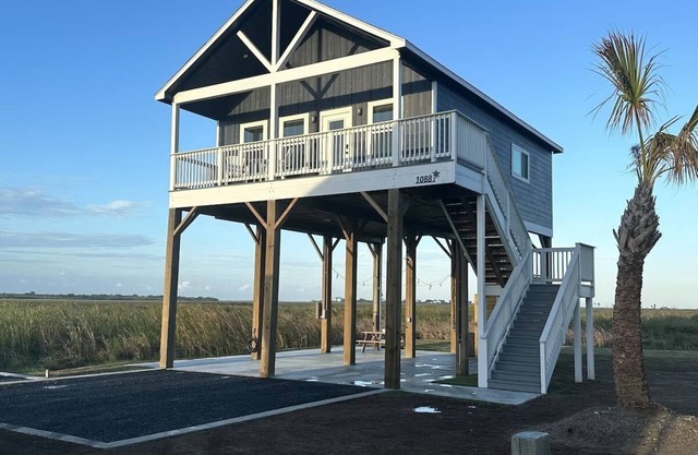 Moonlight Beach Getaway; Walk to Ocean, Relax with River Views