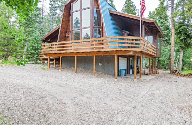 Moonlight Ridge - Cabin with wood burning stove & pool table near National Parks