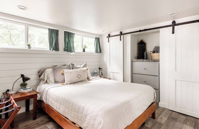 Moonshine Cottage. Free Bikes. Sweet Spring Stay