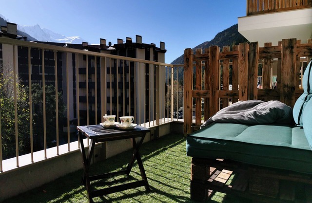 Moraine Appt at the foot of Grands Montets, Mont Blanc view, family Christmas skiing