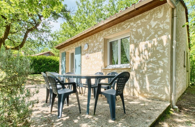 Morille - Family House with Shared Heated Pool in the Heart of the Périgord Noir