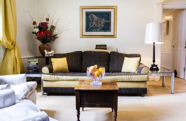 MORNING CHECK-IN IS GIVEN WHEN POSSIBLE -3BEDROOMS/2BATHS KNIGHTSBRIDGE