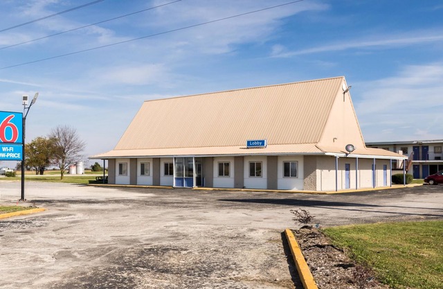 Motel 6 Mattoon, IL